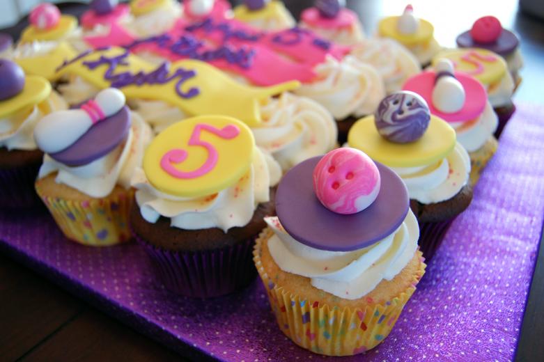 Skylars Bowling cupcakes